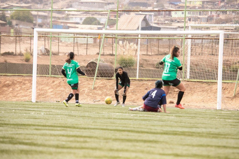 Fotos del evento deportivo Oscar Aldunate Vs Femenina Dominos